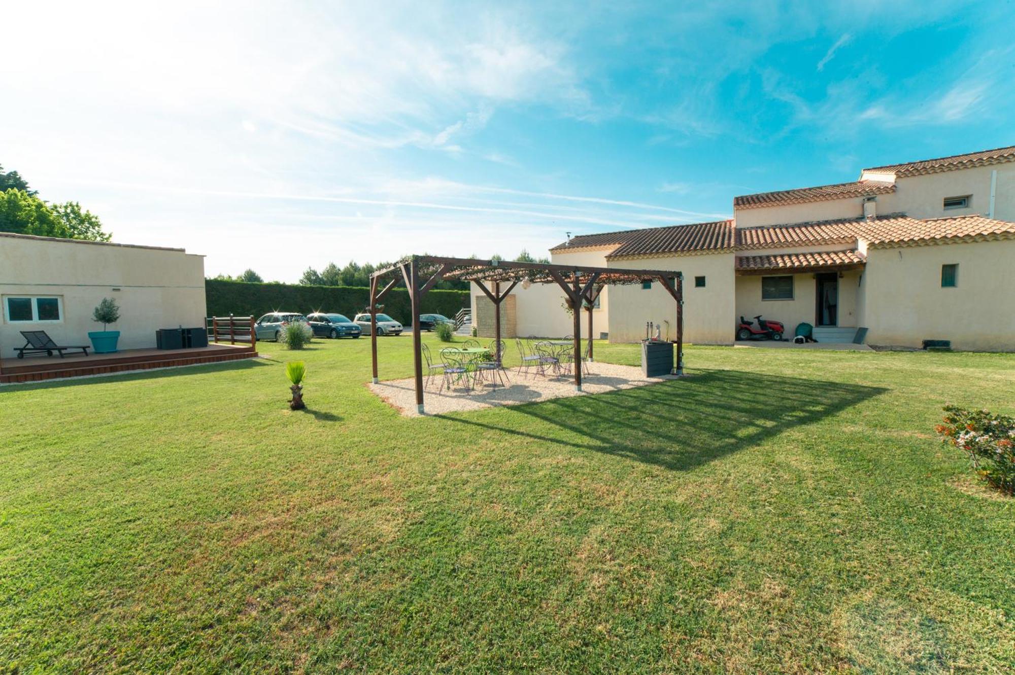 Chambres D'Hotes Le Saint Victor - Provence, Vaucluse Pernes-les-Fontaines Exterior photo